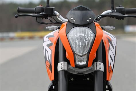 KTM Duke Naked Bike für Einsteiger Ganz wie bei den Großen Magazin