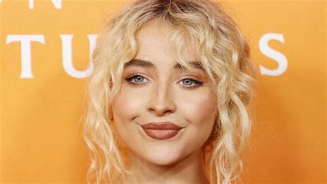 Sabrina Carpenter schockt Fans: Welche Bedeutung hat die Juno-Pose