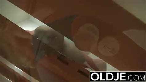 Vieux Qui Baise Une Jeune Blonde Dans Sa Chatte Porn300