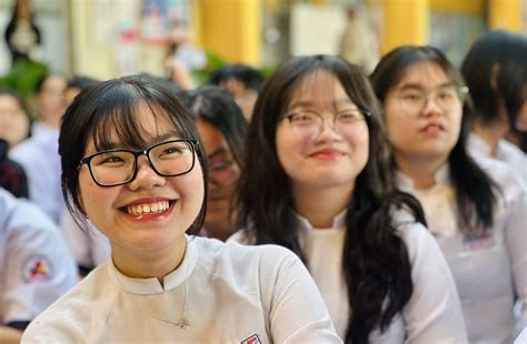 Học trò đọc sách tả cảnh sex nhiều người kể xưa chuyền tay cô giáo Thảo Báo Dân trí