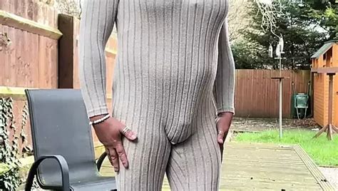 Amateur Crossdresser Kellycd Sexy Milf Meando Sus Bragas En Medias Tacones Vestido De Pvc Al