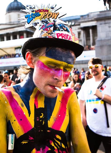 Hombre Pintado En El Orgullo Gay Foto Editorial Imagen De Londres Inglaterra 55963006