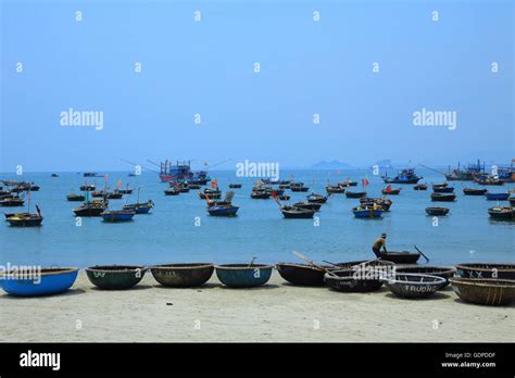 Vietnam Fishing Baskets Hi Res Stock Photography And Images Alamy