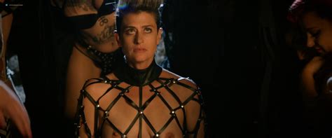 Naked Peaches In Rub