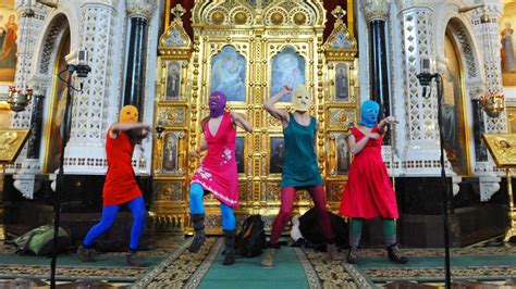 Putin Kritikerinnen Pussy Riot kommen nach München Konzert in den