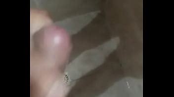 Batendo uma no banheiro até gozar XVIDEOS