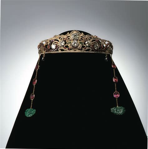 Crown | IZUMI･MODE | NUGGET Co., Ltd