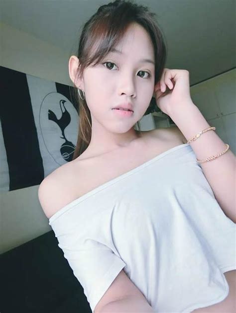 Hot girl Thái khiến cả cộng đồng mạng sững sờ khi công khai hình ảnh thời thơ ấu