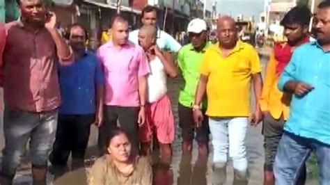 Jharkhand Congress Mla Deepika Pandey Singh Sits On Jal Satyagraha In