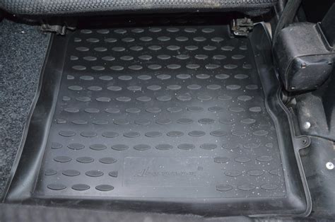 Полиуретановые коврики Novline (Новлайн) фото в салоне — Lada 4x4 5D, 1 ...