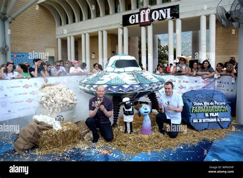 Shaun the sheep farmageddon hi-res stock photography and images - Alamy