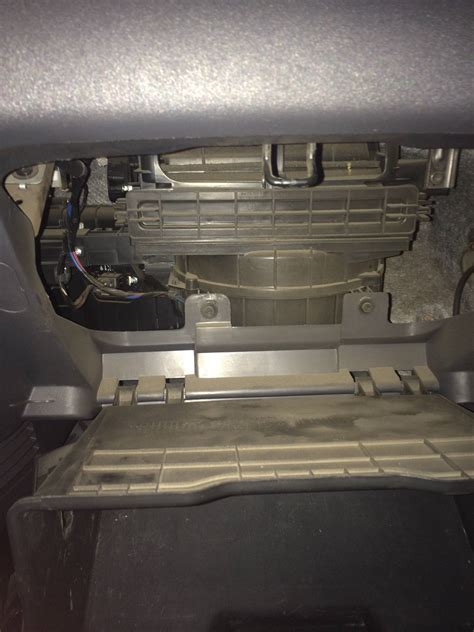 Замена салонного фильтра Киа Рио своими руками