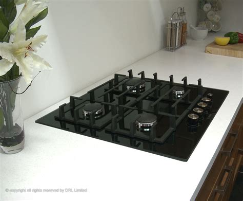 Черная варочная панель на белой столешнице в интерьере (51 фото ...