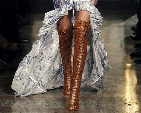 Высокие сапоги на шнуровке - 74 фото