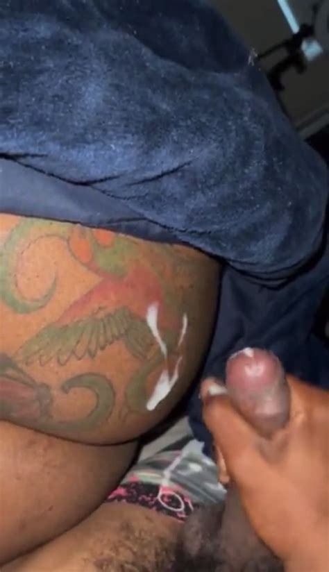 Nut on sleeping ass ThisVid 日本語で