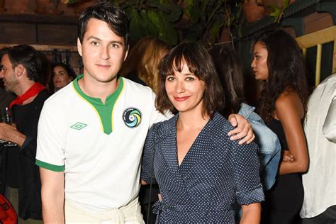 Look Into The Relationship Of Ezra Koenig And Rashida Jones | SuperbHub