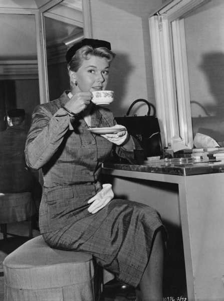 530 Celebrities And Coffee Ideas Celebrities People Drinking Coffee