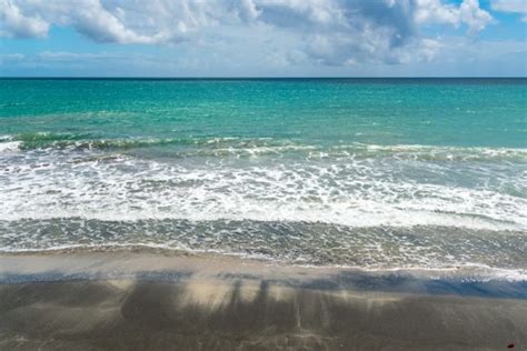 Variety Makes Martinique Beaches Très Bon