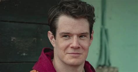 Không ngờ phim Sex Education lại khiến tôi nhận ra bài học dạy con