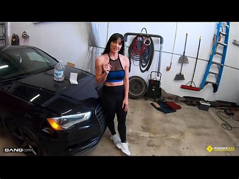 Roadside Fit Girl Gets Her Pussy Banged By The Car Mechanic XVIDEOS