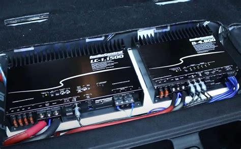 how to hook up two amps in a car