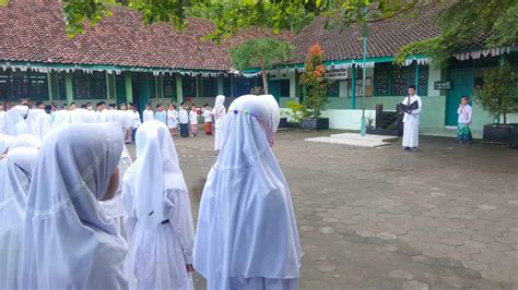 MIN 3 Kulon Progo Upacara Peringati Hari Santri Kementerian Agama