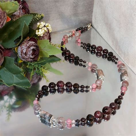 Гранатовые бусы - 72 фото