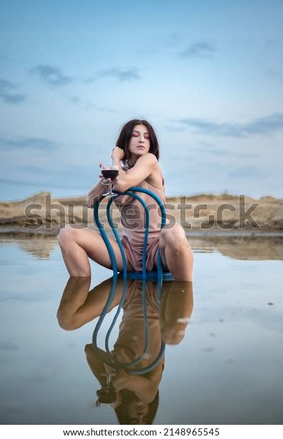 Sexy Brunette Short Hair Sporty Figure Stock Photo 2148965545 Shutterstock