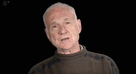 Un ancien prêtre de 85 ans s est reconverti dans le porno gay têtu