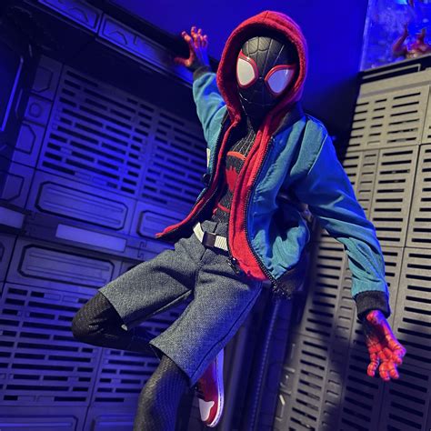 Hot Toys Explore The Spider Verse Spider Man Miles Morales