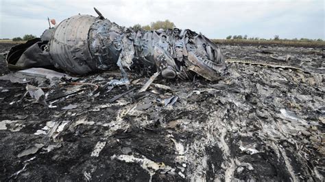 EN IMAGES Sur Les Lieux Du Crash Du Vol MH17