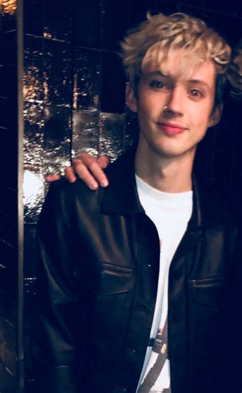 Pin By Kate On Troye Sivan Blonde Guys Pretty People Actors
