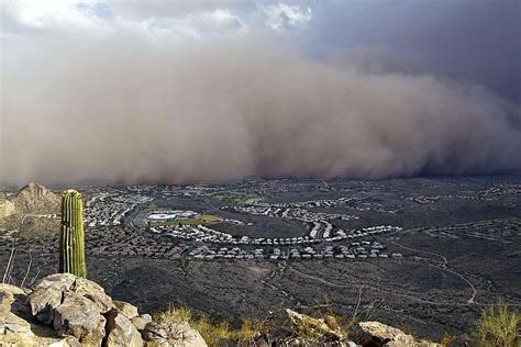 Severe dust storm hits Phoenix