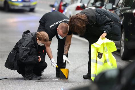 Wuppertal Polizisten Trafen Verd Chtigen Mit Neun Sch Ssen