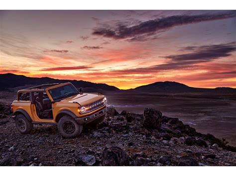 2025 Ford Bronco: 79 Exterior Photos | U.S. News