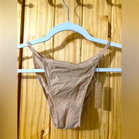 SKIMS Intimates Sleepwear Nwt Skims Size M String Bikini Panties