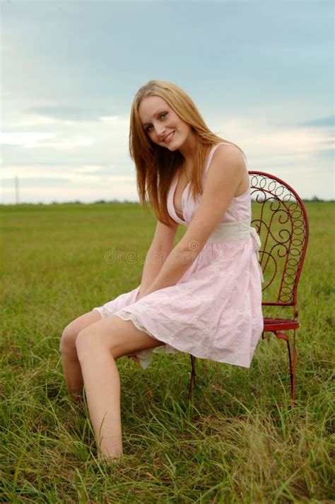 Blonde Jugendliche Im Bikini Stockfoto Bild Von Angenehm L Cheln