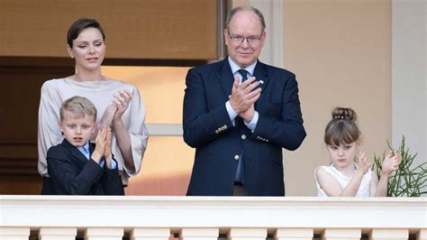 Jacques Et Gabriella De Monaco Accompagnent Leurs Parents Sur Le Balcon