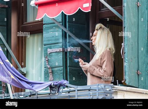 Mature Woman Smoking Hi Res Stock Photography And Images Alamy