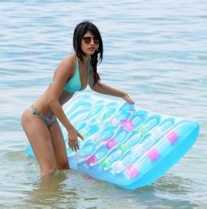 Jasmin Walia In A Bikini 34 Photos The Fappening