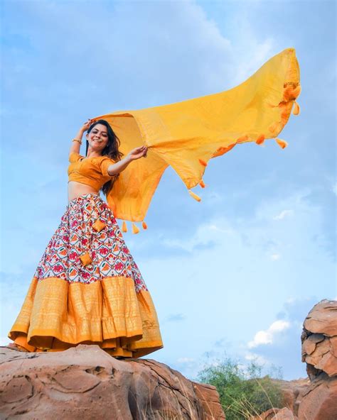 Hot Photoshoot Of Actress Sonali Kulkarni See Photo