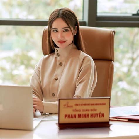 Huy N Lizzie H Nh Tr Nh T Hot Girl T I Di N Vi N N T Ng Vtv