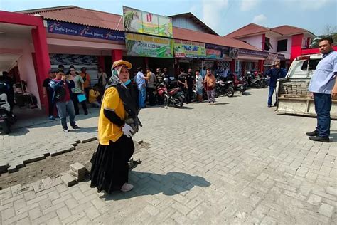 Tak Kunjung Dibayar Rekanan Ngamuk Bongkar Paving Pasar Krjogja