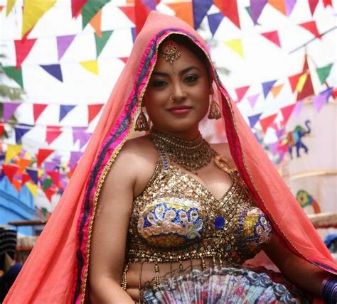 Extremely Hot Sexy Pictures Of South Indian Actress Meenakshi Hot Collections