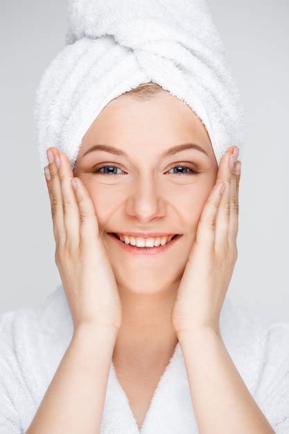 Free Photo Happy Smiling Woman Apply Facial Cream Skincare Concept