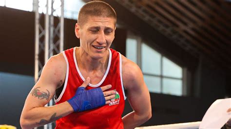 Севда Асенова с красива победа в първия си мач на Световното по бокс