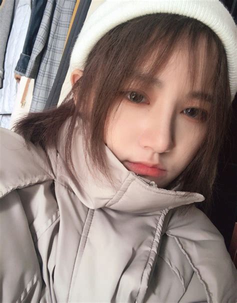 Hot girl Trung Quốc với gương mặt vừa xinh vừa soái quá mức quy định