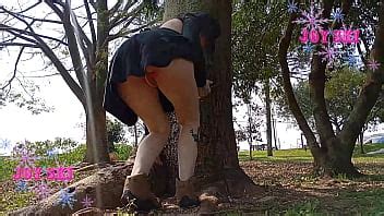 Joven Usando Vibrador Y Enchufe Anal En Una Plaza P Blica En Curitiba Xvideos