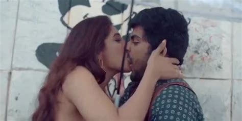 Hot Couple Kissing In Public Place Feeling Good XHamster