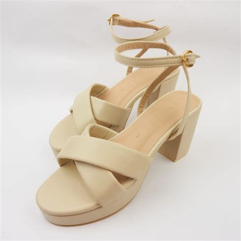 Ollie In Nude Pyrosi Wear Chunky Heels Shopee Philippines